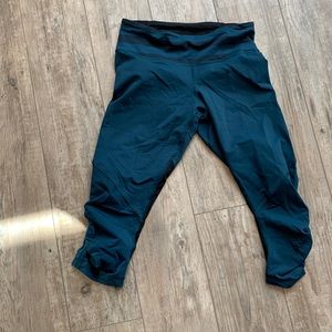 Lululemon run crop pants size 6 Dark Turquoise.